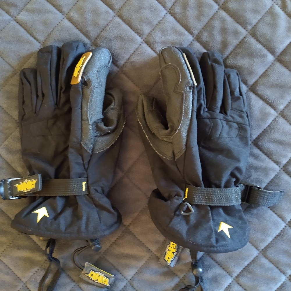 Snowboard/Ski gloves.  GMC Snow  XXS